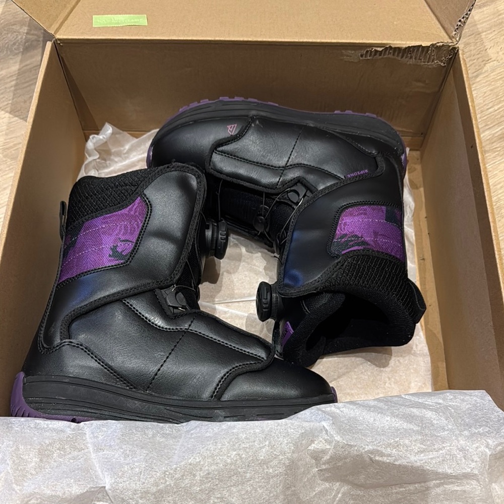 Ripzone Stellar Kids Black and Purple Snow Boots